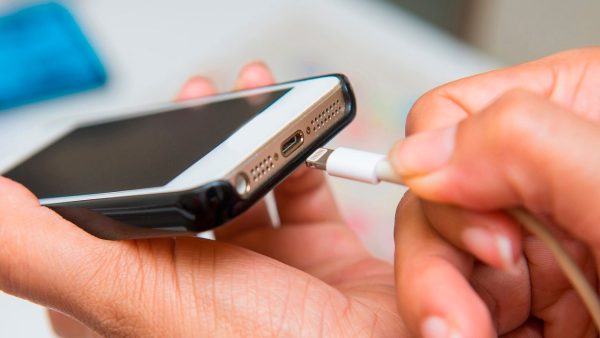 Что делать, если iPhone не включается и не заряжается